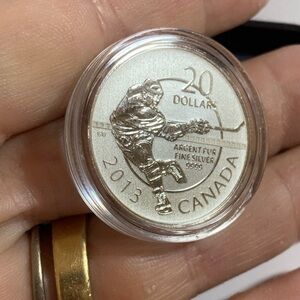 Hockey 2013 Royal Canadian Mint $20 pure silver coin (99.99%)